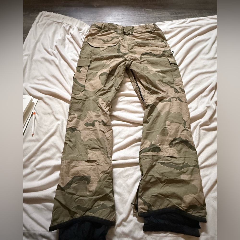 Burton Men's Green Camouflage ski/Snowboard Pants